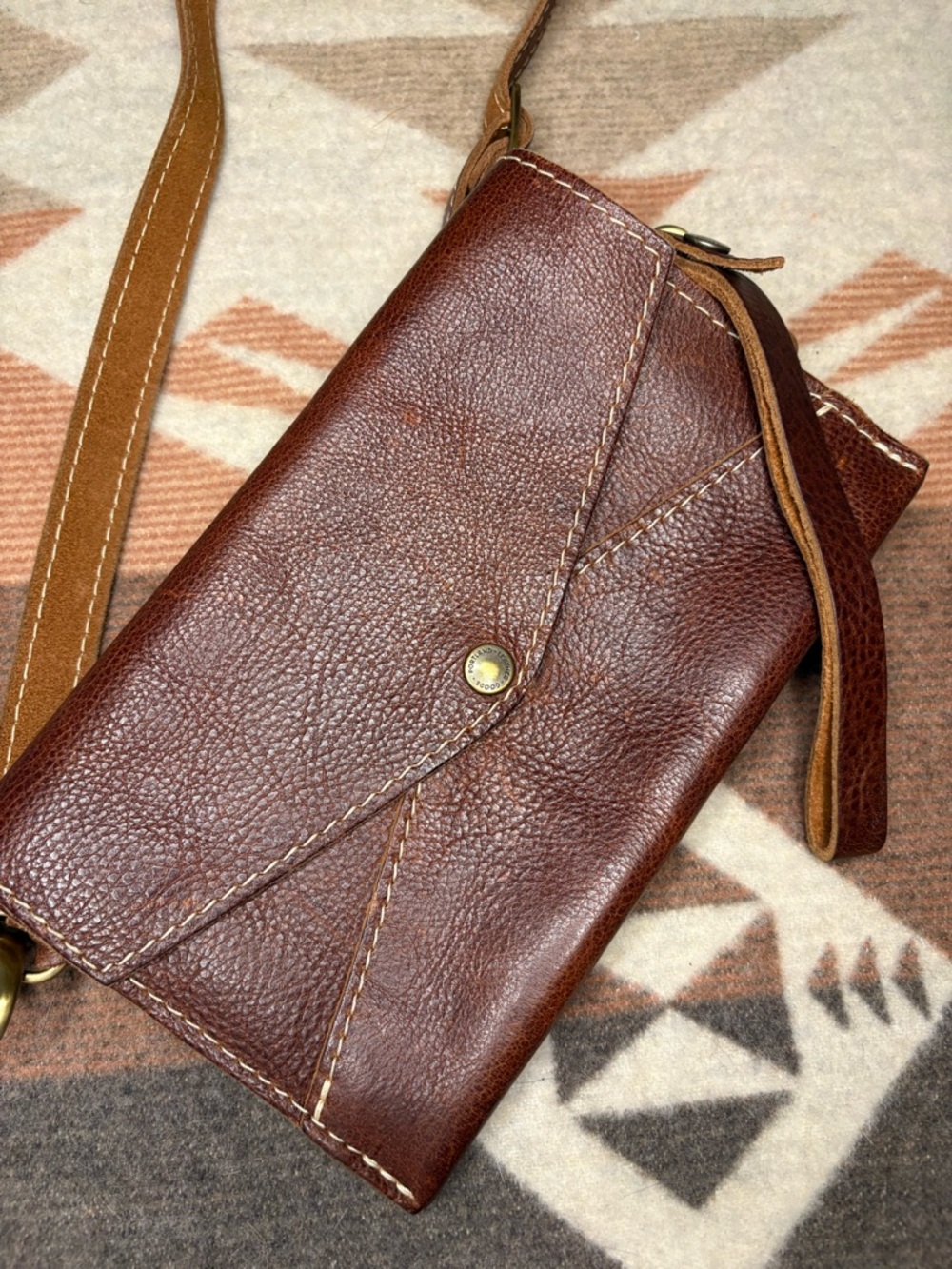 Portland Leather Two-Tone Brown Crossbody Wallet Bag - Picture 7 of 15